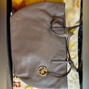 Michael kors pebble leather tote with snap closure